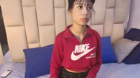 Snapshot of shy_mei chatting on 08-09-26, 12:43 Meii online show from 08-09-26, 12:43