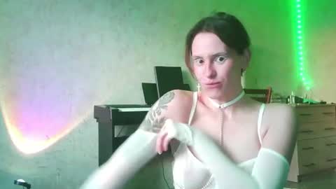 shy_miracle online show from 06-17-26, 05:47
