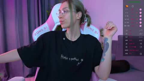 Snapshot of shy_or_horny chatting on 10-17-25, 04:20  HI i am Marcy online show from 10-17-25, 04:20