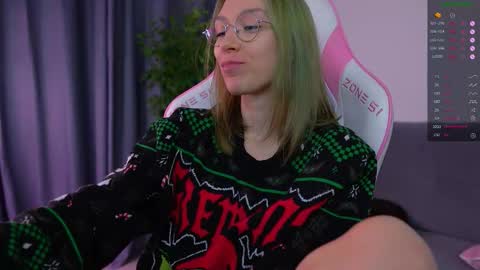 Snapshot of shy_or_horny chatting on 11-21-25, 04:05 HI i am Marcy online show from 11-21-25, 04:05