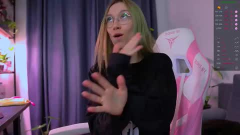 Snapshot of shy_or_horny chatting on 11-25-25, 10:10 HI i am Marcy online show from 11-25-25, 10:10