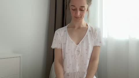 shy_schoolgirl_ online show from 05-08-26, 08:08