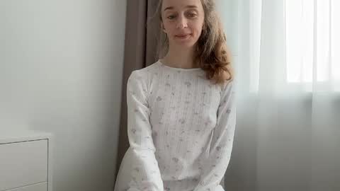 shy_schoolgirl_ online show from 05-09-26, 07:02