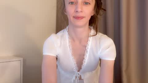 shy_schoolgirl_ online show from 05-18-26, 06:36