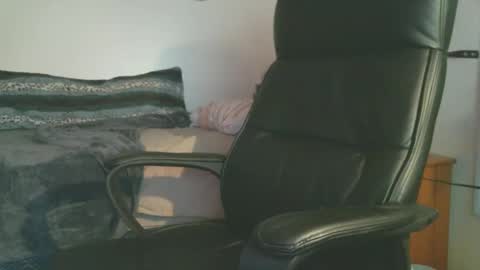 shyboyhugecum2020 online show from 10-21-25, 02:56