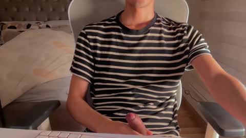 Snapshot of shydude666 chatting on 09-28-25, 01:44 shydude666 online show from 09-28-25, 01:44