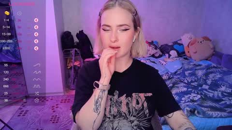 Snapshot of shyfoxxxy chatting on 02-03-25, 08:57 Effie online show from 02-03-25, 08:57