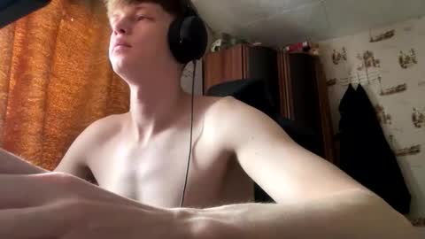 Snapshot of shyredstar chatting on 12-15-25, 07:34 Tom and Betty online show from 12-15-25, 07:34