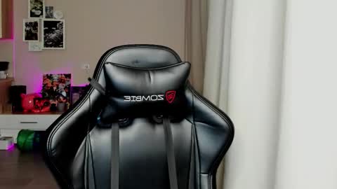 SIA online show from 11-23-25, 01:49