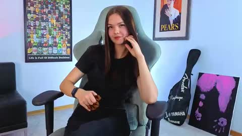 Snapshot of sia_shine chatting on 11-10-25, 11:31 Sia online show from 11-10-25, 11:31