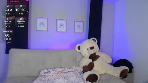 Sia online show from 11-20-25, 11:48