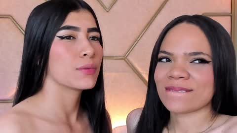 Snapshot of siara_lewis_ chatting on 12-12-24, 12:38 Siara and Zoe tattoo online show from 12-12-24, 12:38