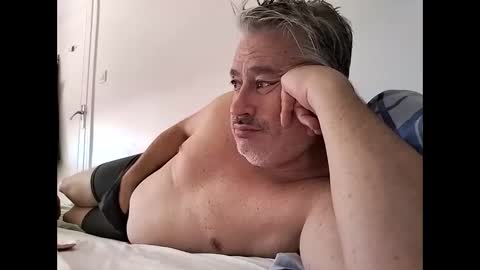 Snapshot of sibemolx chatting on 09-16-25, 01:01 sibemolx online show from 09-16-25, 01:01