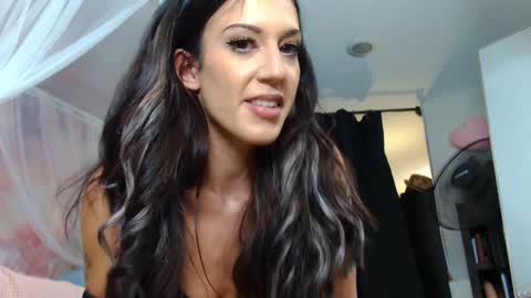 Snapshot of siclianprincess chatting on 10-18-25, 07:36 Miss Meadow Gotti Romano online show from 10-18-25, 07:36