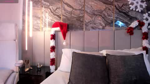 Sienna Blake online show from 12-14-25, 11:15