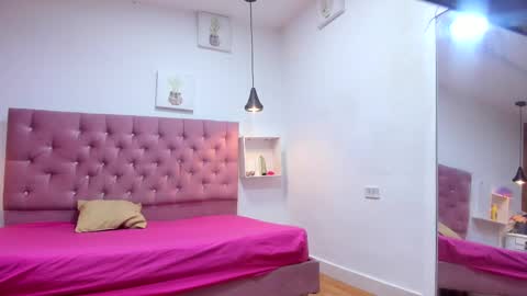 Snapshot of sienna_glow chatting on 09-30-25, 01:38 sienna_glow online show from 09-30-25, 01:38