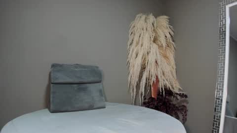 Snapshot of sienna_glow chatting on 10-10-25, 12:15 sienna_glow online show from 10-10-25, 12:15