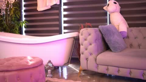 Sienna online show from 09-19-25, 07:21