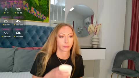 Sienna online show from 05-14-26, 11:39