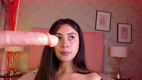 Snapshot of siennawilde_ chatting on 11-25-25, 01:33 Sienna Wild online show from 11-25-25, 01:33