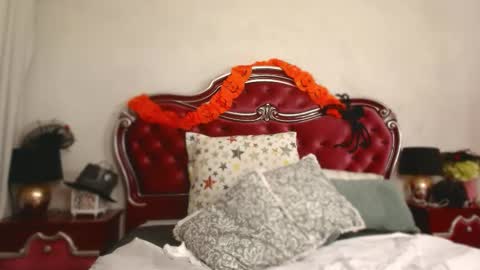 Snapshot of sierra_bliss chatting on 10-23-25, 02:11 Sierra online show from 10-23-25, 02:11