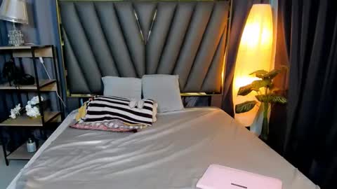 Belle online show from 11-20-25, 05:51