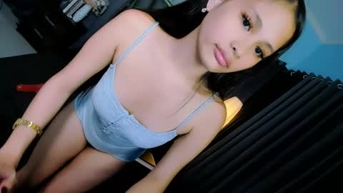 Belle online show from 04-25-26, 01:41