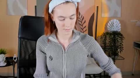 Snapshot of sierraharrper chatting on 12-14-25, 04:34 SieraHarper online show from 12-14-25, 04:34