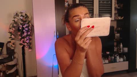 silenaa_sloussen online show from 09-30-25, 05:12