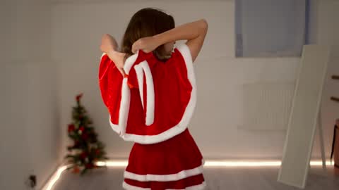 Chilli online show from 12-25-24, 01:09