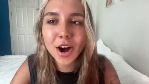 Snapshot of silicia_lu chatting on 03-14-26, 05:57 You fav Miss Si online show from 03-14-26, 05:57