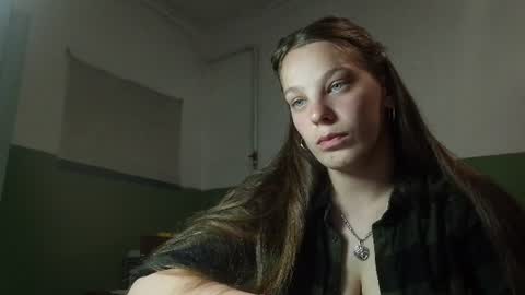 Snapshot of silkqueen_88 chatting on 07-19-26, 07:17 Angelica online show from 07-19-26, 07:17