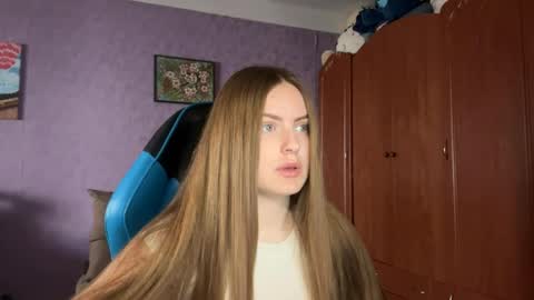 Erica online show from 04-27-26, 11:19