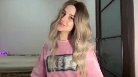 Snapshot of silkybabe19 chatting on 12-05-25, 01:25 silkybabe19 online show from 12-05-25, 01:25