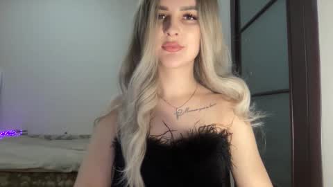 Snapshot of silkybabe19 chatting on 12-16-25, 09:31 silkybabe19 online show from 12-16-25, 09:31