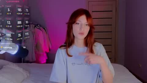 Snapshot of silly___woman chatting on 06-25-26, 07:18 silly___woman online show from 06-25-26, 07:18