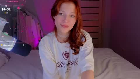 Snapshot of silly___woman chatting on 06-26-26, 08:35 silly___woman online show from 06-26-26, 08:35