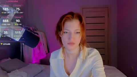 Snapshot of silly___woman chatting on 07-16-26, 08:04 silly___woman online show from 07-16-26, 08:04