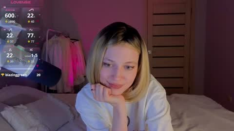 Snapshot of silly___woman chatting on 07-28-26, 07:39 silly___woman online show from 07-28-26, 07:39