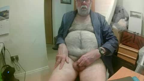 sillyoldman45221063 online show from 04-06-26, 08:10