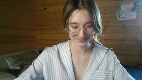Snapshot of silvadevil chatting on 06-03-26, 04:34 Kate online show from 06-03-26, 04:34