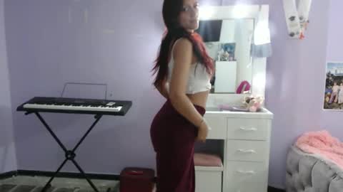 Snapshot of silvanaroberts_ chatting on 09-21-25, 06:59  Rouse  online show from 09-21-25, 06:59