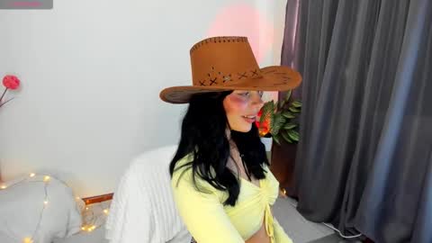 Snapshot of silvanna_moore chatting on 10-24-25, 04:36 Silvanna online show from 10-24-25, 04:36