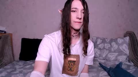 Snapshot of silvermuse chatting on 10-19-25, 11:16 silvermuse online show from 10-19-25, 11:16