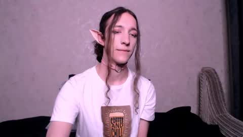 Snapshot of silvermuse chatting on 10-23-25, 02:44 silvermuse online show from 10-23-25, 02:44