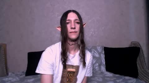 Snapshot of silvermuse chatting on 10-24-25, 07:27 silvermuse online show from 10-24-25, 07:27