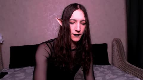 Snapshot of silvermuse chatting on 10-28-25, 08:11 silvermuse online show from 10-28-25, 08:11