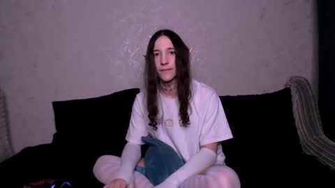 Snapshot of silvermuse chatting on 11-20-25, 02:23 silvermuse online show from 11-20-25, 02:23