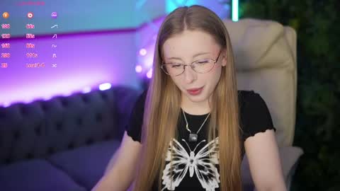 Snapshot of silverrmoon chatting on 05-01-26, 01:16 Kristina Kris online show from 05-01-26, 01:16