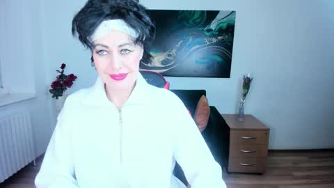 Silvia Wallec online show from 03-09-26, 06:45